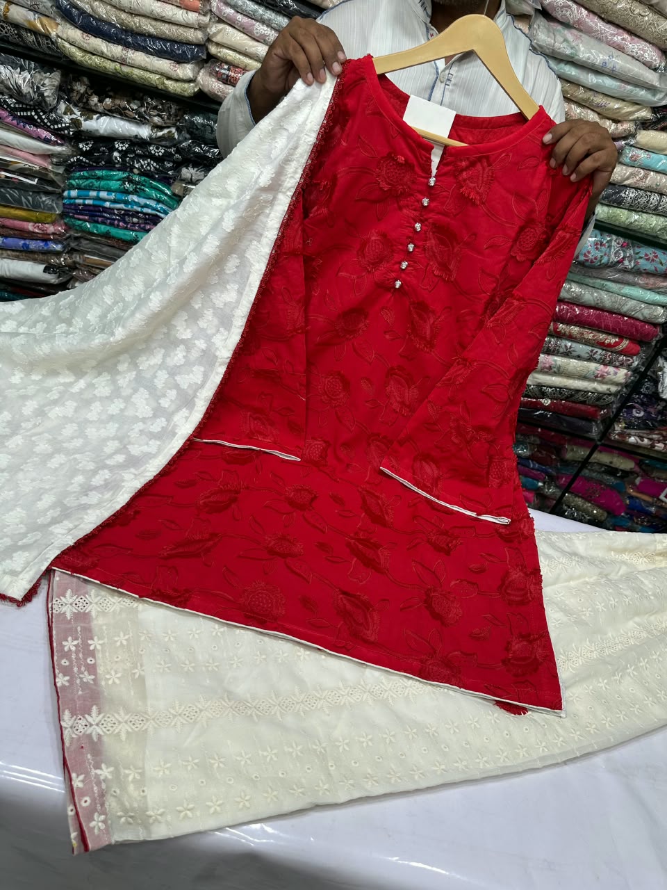 RED-WHT